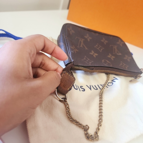 Lv mini pochette with chain - Picture 4 of 11